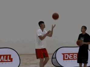 篮球防守技巧之后撤两步的运用（如何运用后撤两步防守策略提高篮球防守效果）