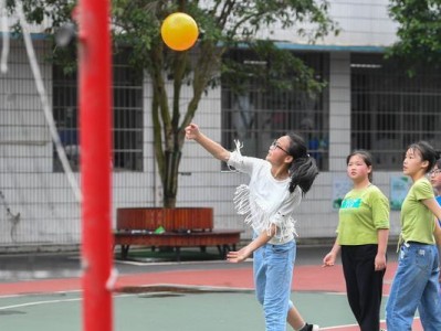 掌握排球下蹲发球的关键要领（打造稳健的下蹲发球动作，从容应对比赛压力）