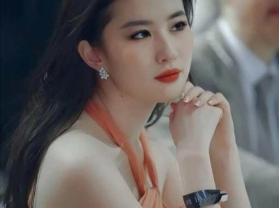 丹凤眼美女游泳换气技巧（游得更长久，换气更从容）