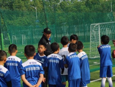 少儿足球防守技巧——守住球门的关键（提升少儿足球防守水平，从基本技巧到战术配合）