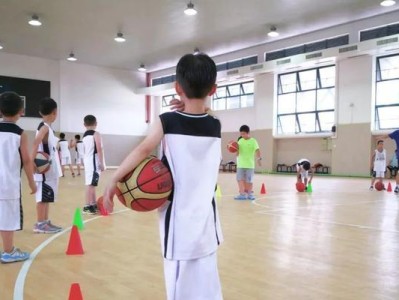 幼儿篮球（教练、家长与孩子共同努力，打造坚实的篮球防守基础）