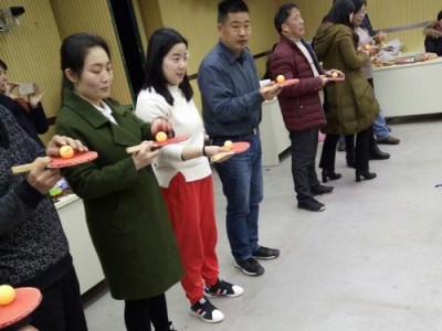 掌握双人夹乒乓球接力技巧，提升默契配合（夹乒乓球接力，实现双人默契配合的关键技巧）