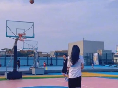 女生防守男生打篮球，勇敢守护自我尊严（当女孩子在球场上不再沦为男性的玩物）
