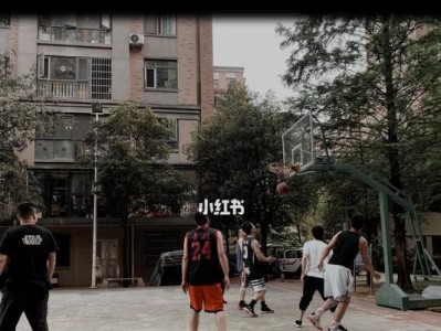 以篮球打球怎么防守才能看起来好（全面防守技巧与战术应用）