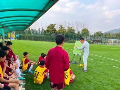 足球重心防守技巧大全（提升足球运动员防守能力的绝佳方法）