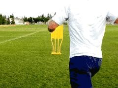 小学足球过人技巧训练指南（掌握关键技巧，提升足球过人能力）