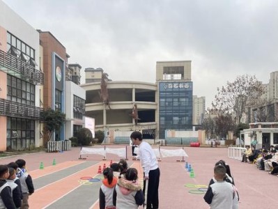 班级排球叠掌动作要领教案（小朋友们学会排球叠掌，快乐运动！）