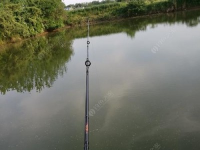 水深5-6米下的路亚钓鱼技巧（钓友们必备的水下作战秘籍）