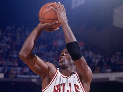NBA个人总得分排行榜2021年最新榜单发布！（詹姆斯再次领跑，库里紧追其后，谁将成为历史最佳得分手？）