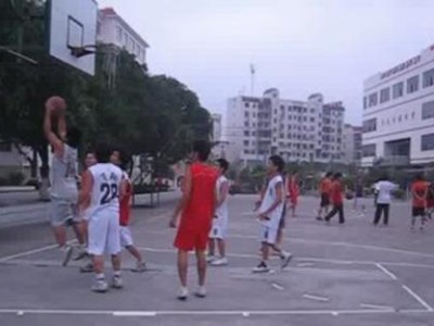 如何快速提升篮球防守能力（训练方法、技巧和关键要素，助您成为优秀防守球员）