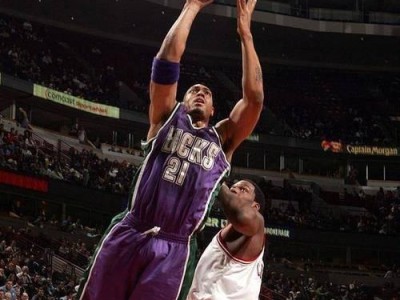 NBA篮球后卫防守姿势的重要性（掌握正确的姿势提升防守能力）