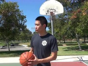 篮球防守动作大揭秘（探秘篮球防守技巧与策略，打造无懈可击的防守体系）