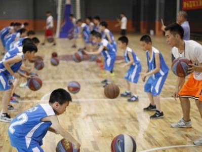 篮球镜像防守训练（运用镜像原理培养篮球防守意识，增强反应速度与协调能力）