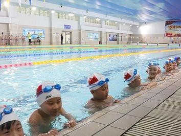 小学生游泳技巧大全（培养孩子游泳技能，从小学开始！）