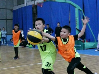 篮球防守策略（探讨在篮球比赛中防守重点的选择以及策略）