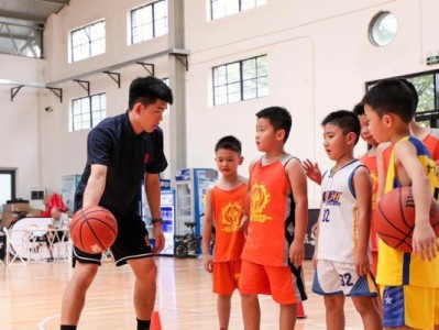 篮球5v5防守的必要性及人盯人策略（团队合作和个人防守的平衡关系，）