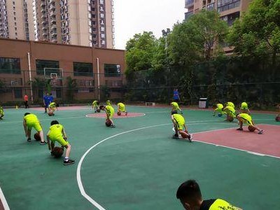青少年篮球教学（打造强大防守能力，成为篮球场上的守护者）