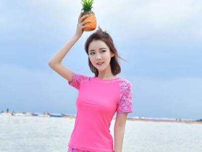 优雅夏季游泳衣穿搭技巧（教你如何在夏日中展现出别样魅力）