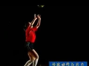 掌握排球发球的手势动作要领（提高发球技巧的关键在于正确的手势动作）