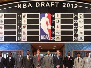 NBA球员数据排行榜（探索现役球员中的数据之王和隐形之星，了解他们背后的数字背书）