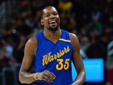 NBA球员常规赛得分排行榜（詹姆斯领衔，哈登、字母哥紧随其后，谁将夺得常规赛得分王？）