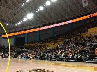 深入剖析篮球场下的防守策略（探讨防守球的有效技巧及关键要点）