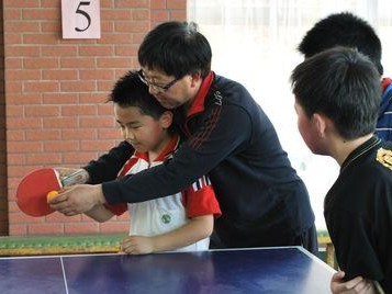 乒乓球接球技巧大揭秘（学习乒乓球接球技巧的关键诀窍及方法）