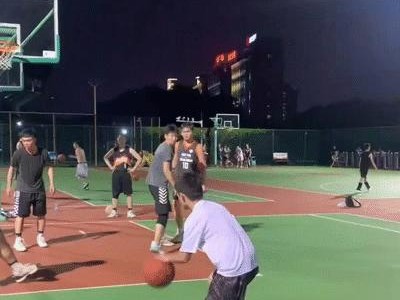打篮球中的防守技巧（提高防守效果，成为出色的防守球手）