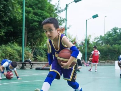 如何训练小朋友的篮球防守脚步技巧（提高小朋友篮球防守能力的有效方法）