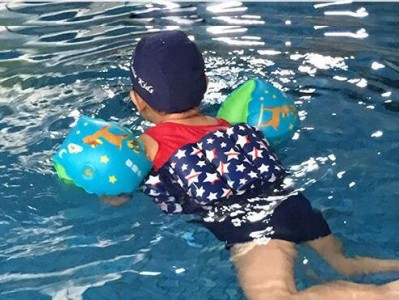 水中吐圈圈的游泳小技巧（掌握游泳技巧，轻松吐出美丽的水圈）