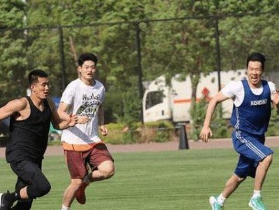 掌握运球技巧，成就足球之王（从零开始，一步步学会运球的关键技巧）