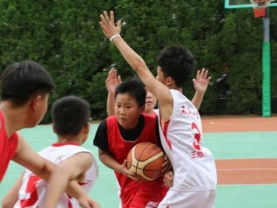 小学生篮球防守基本站位的重要性（提升防守能力，从基本站位开始）