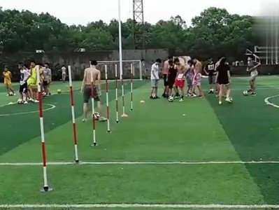 足球绕杆技巧教学（通过练习提高足球绕杆技巧的方法与技巧）