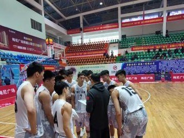 青训篮球防守脚步交叉步教学（全面掌握青训篮球防守技巧，提升脚步交叉步动作水平）