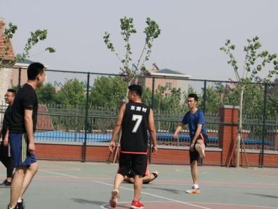 如何有效防守5对5篮球比赛（策略和技巧助你赢得比赛）
