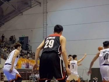 篮球战术解析（从篮球防守到快攻得分的关键技巧与战术策略）