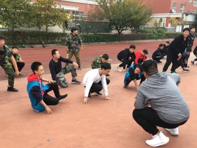 篮球半场防守教学基本功（攻防两端全面提升篮球半场防守教学重要性）