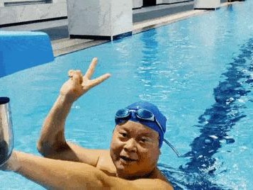 游泳比赛蹬壁出发技巧（突破墙壁的关键动作与训练方法）