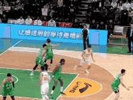 篮球防守反击的技巧与策略（提高防守效率，赢得比赛的关键技巧）