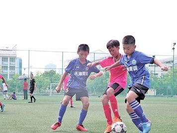 探索少年足球配合技巧的魅力（培养激发潜力、提高团队配合、增强个人技能）