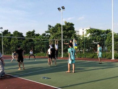 排球基础跑位动作要领（学习排球基础跑位，提高比赛技巧）