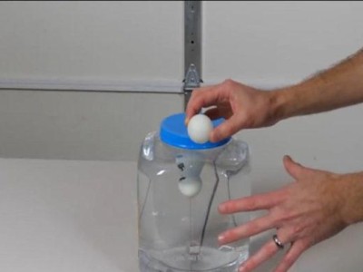 水中的乒乓球（乒乓球在水中的奇妙表现与科学原理）