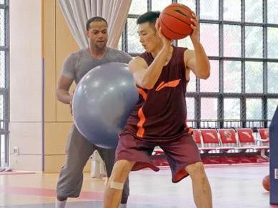 篮球防守技巧之顶人要点（篮球防守技巧）