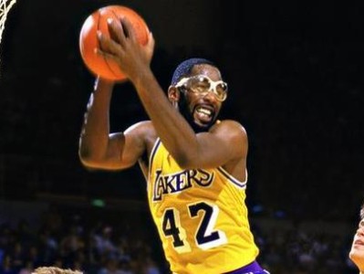 NBA2017排行榜球员（揭秘NBA2017排行榜球员的实力与竞争）