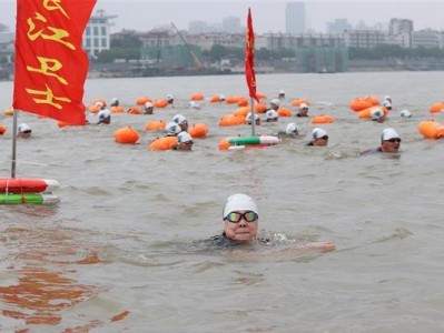 挑战长江横渡（探索武汉长江游泳经验技巧，助您成功完成游泳壮举）
