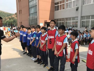 小学篮球防守有球队员的关键技巧（全面提升小学篮球队防守水平，打造坚实的防守战线）