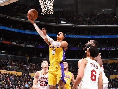 英格拉姆在NBA湖人总得分排行榜上的突破（追赶巨星，英格拉姆打破记录）