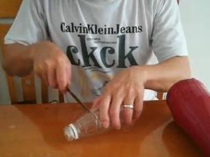 剪刀剪乒乓球胶皮的技巧与方法（轻松掌握乒乓球胶皮剪裁技术，提升球拍性能）