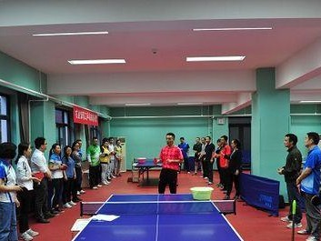 唐建军乒乓球教学入门指南（打造高水平乒乓球运动员的必备技巧与经验）