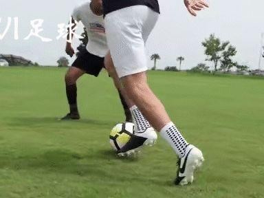 如何轻松掌握足球过人技巧（提升足球技能，成为过人大师）